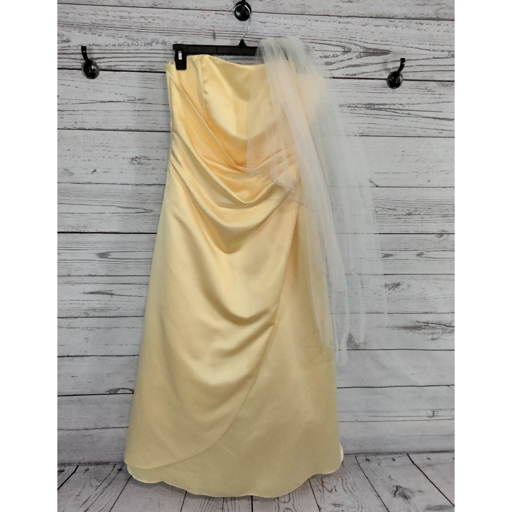 "David's Bridal" woman's gown & head piece